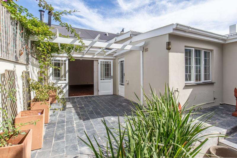 4 Bedroom Property for Sale in Wynberg Upper Western Cape